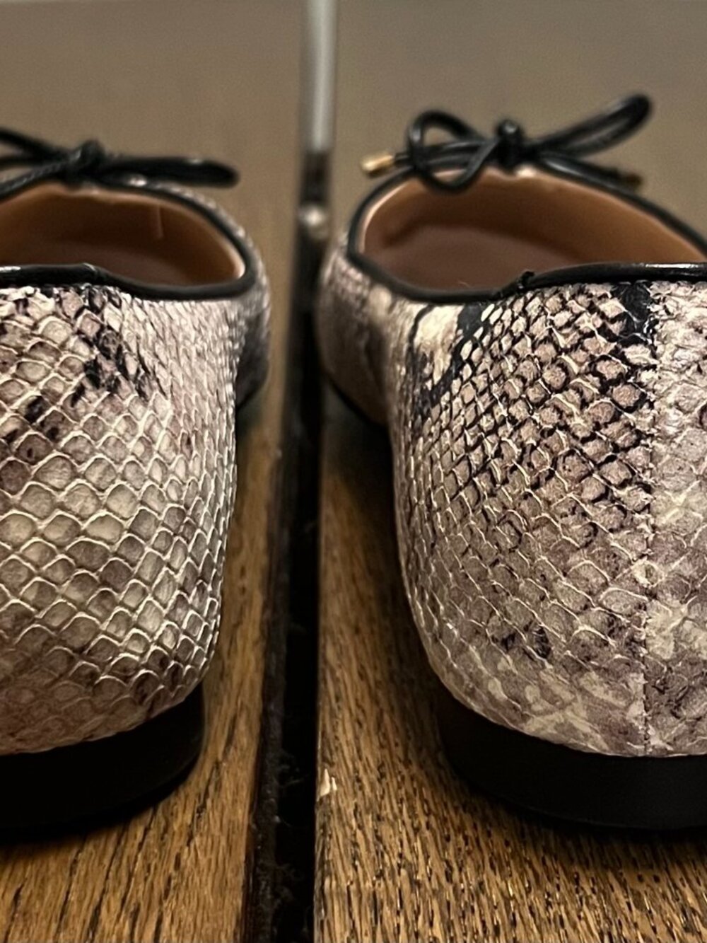 Stuart Weitzman Snakeskin Ballet Flats Womens 8.5M Leather Bow Round Toe Slip On - Picture 5 of 11